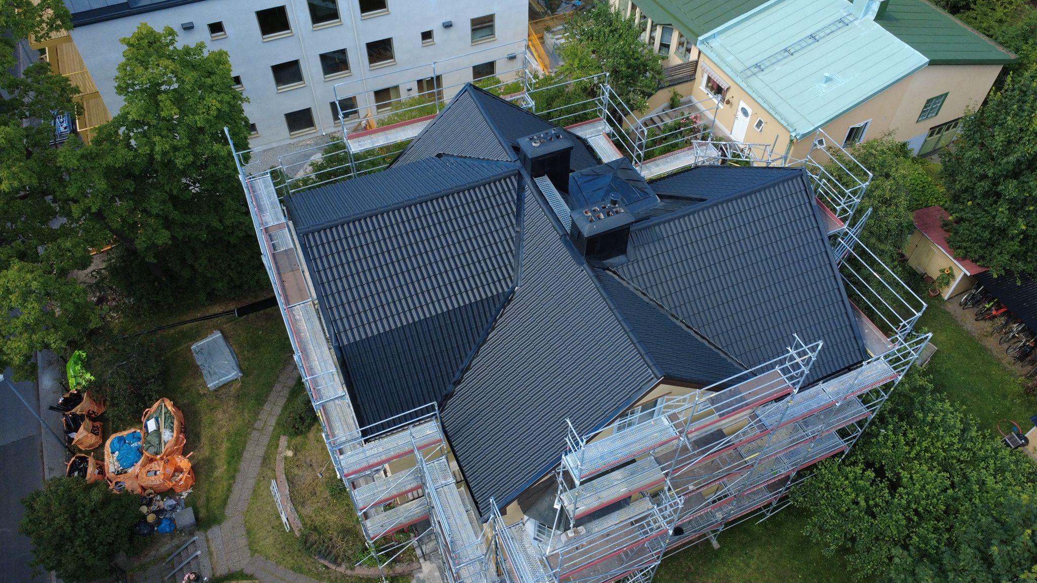 Solna – taket före takbyte, Tegelpannor